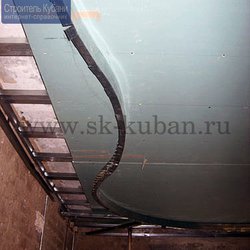 Применение металлического профиля для потолка