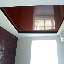 глянцевый натяжной потолок красного цвета