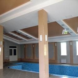 Строительство бассейна внутри дома